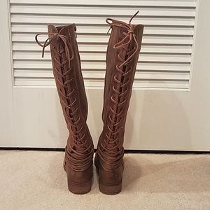 Trendy Arturo Chiang Lace up Boots 8M